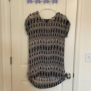 EUC | H&M women’s‎ black & cream patterned cuffed sleeve sheer dress — size 2